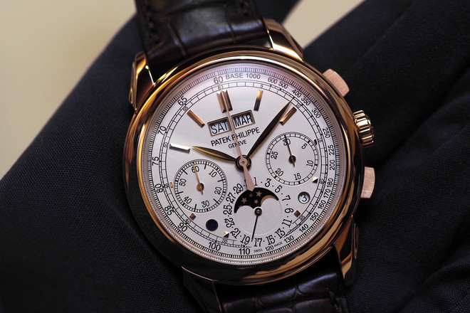 Patek-Philippe-Perpetual-Calendar-Chronograph-rose-gold-5270R-001-handson.jpg